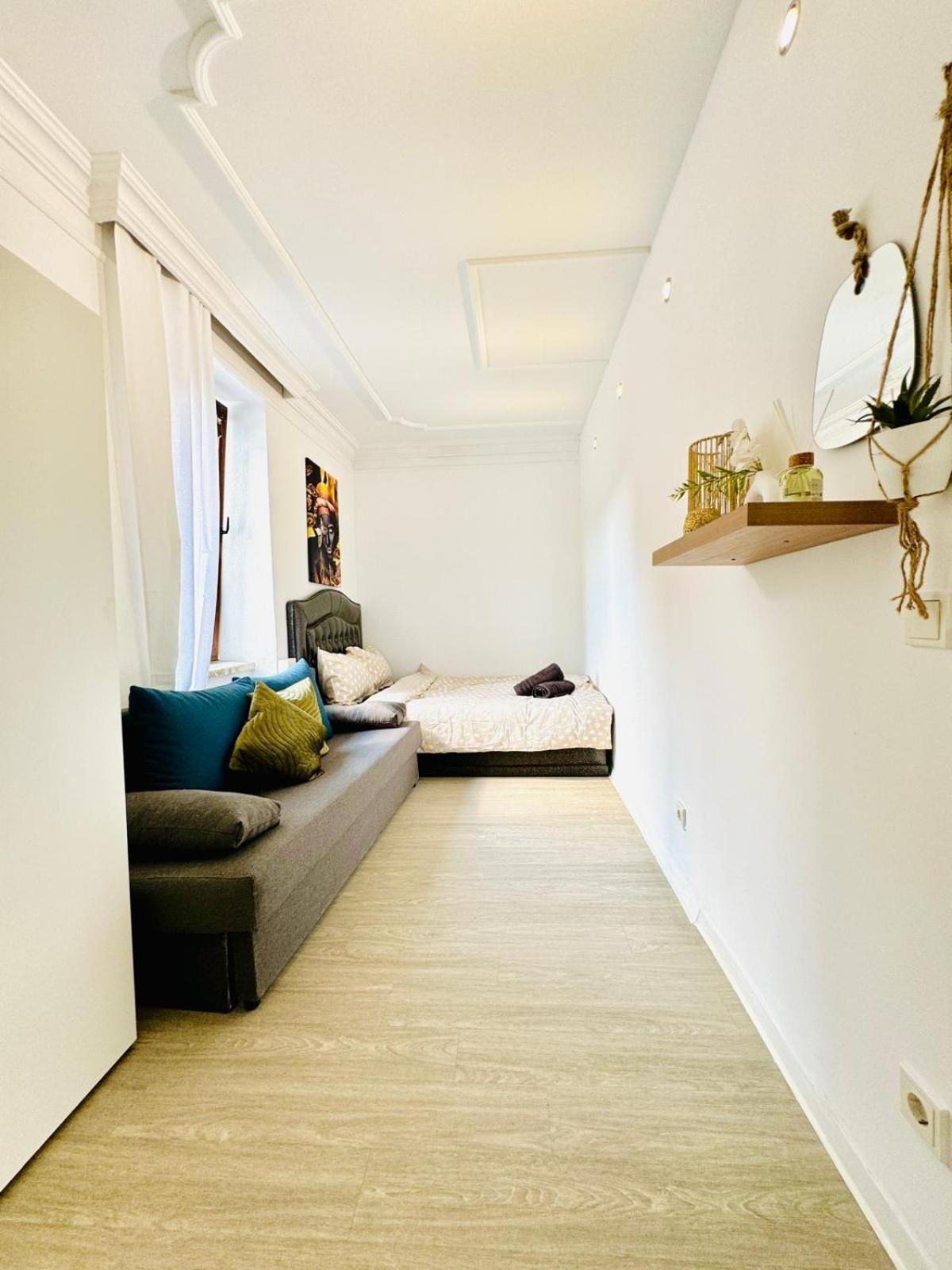Very Spacious Apartment For Up To 7P With Great Location 비엔나 외부 사진