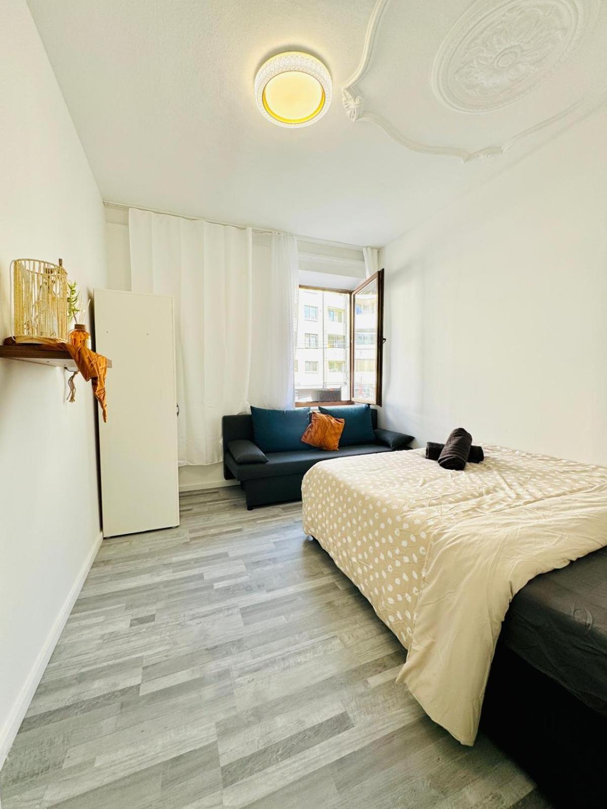 Very Spacious Apartment For Up To 7P With Great Location 비엔나 외부 사진