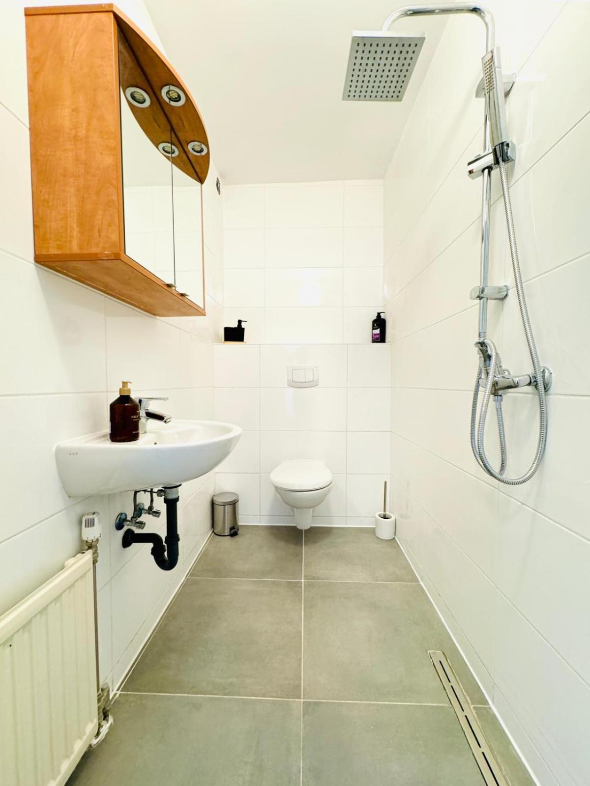 Very Spacious Apartment For Up To 7P With Great Location 비엔나 외부 사진
