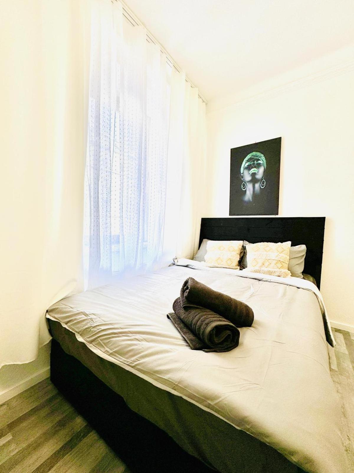 Very Spacious Apartment For Up To 7P With Great Location 비엔나 외부 사진